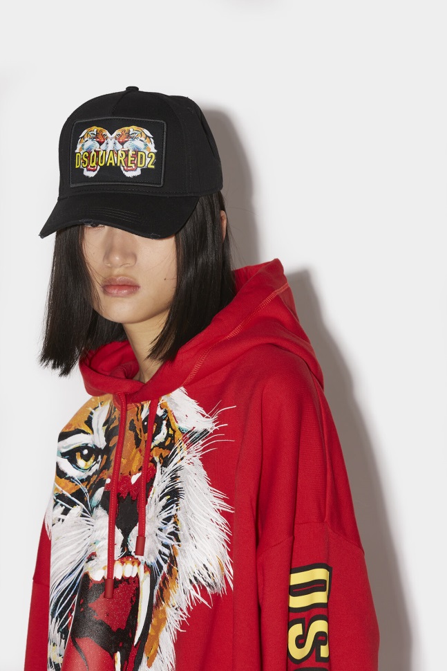 dsquared2_iconic_chinese_ny_baseball_cap_black_red.jpg Dsquared2 Iconic Chinese NY Baseball Cap BLACK/RED - Image 1