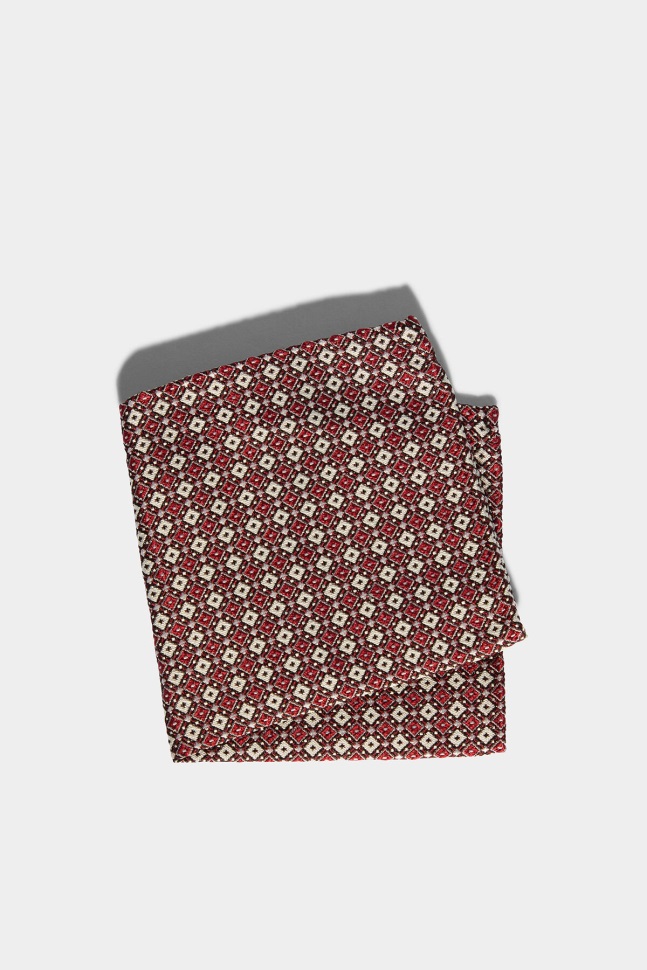 dsquared2_iconic_classic_pocket_square_d2_bordeaux.jpg Dsquared2 Iconic Classic Pocket Square D2 BORDEAUX - Image 1