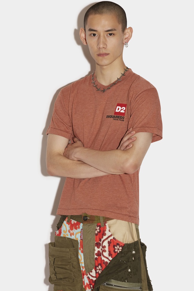 dsquared2_iconic_d2_arnold_t_shirt.jpg Dsquared2 Iconic D2 Arnold T-Shirt - Image 1