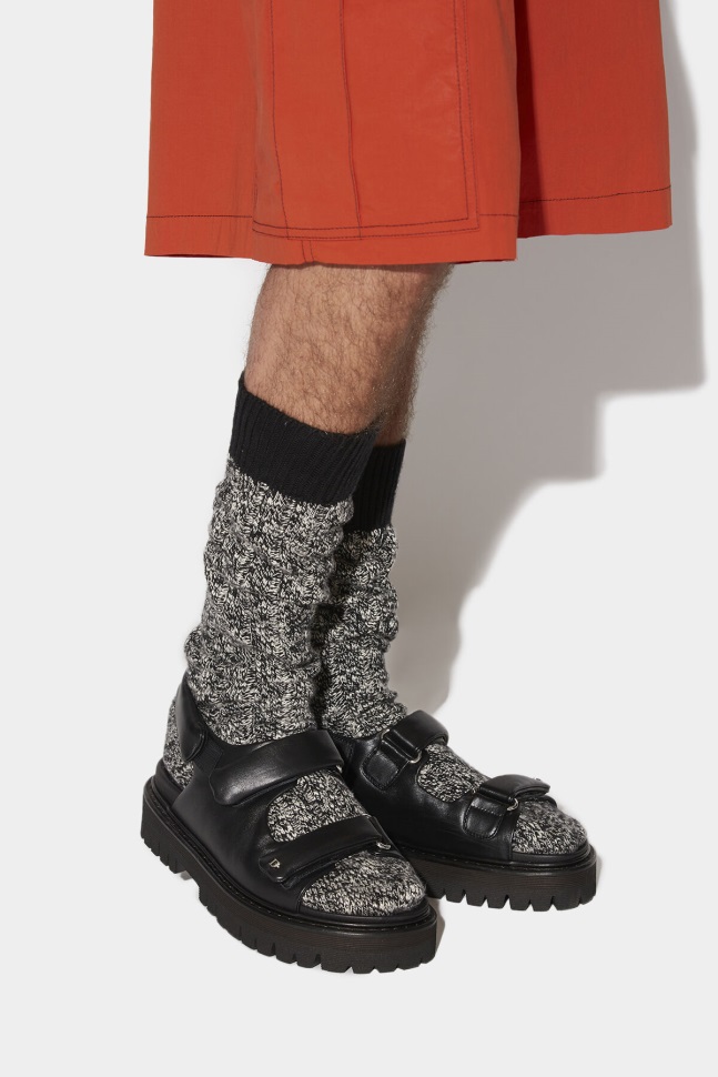 dsquared2_iconic_finn_flat_sandals_d2_black.jpg Dsquared2 Iconic Finn Flat Sandals D2 BLACK - Image 1